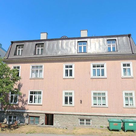 Quiet Kadriorg Street Apartment Талин Екстериор снимка