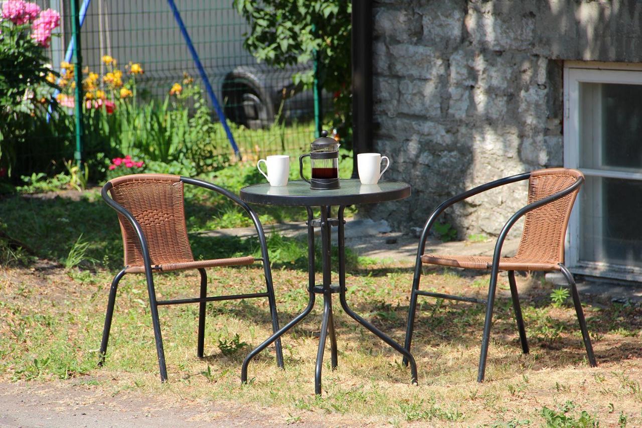 Quiet Kadriorg Street Apartment Талин Екстериор снимка