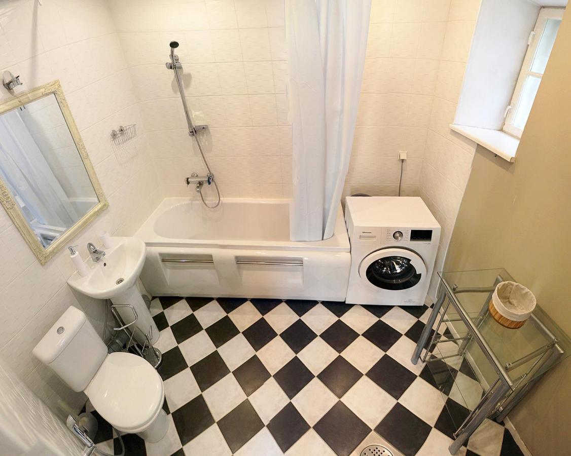 Quiet Kadriorg Street Apartment Талин Екстериор снимка