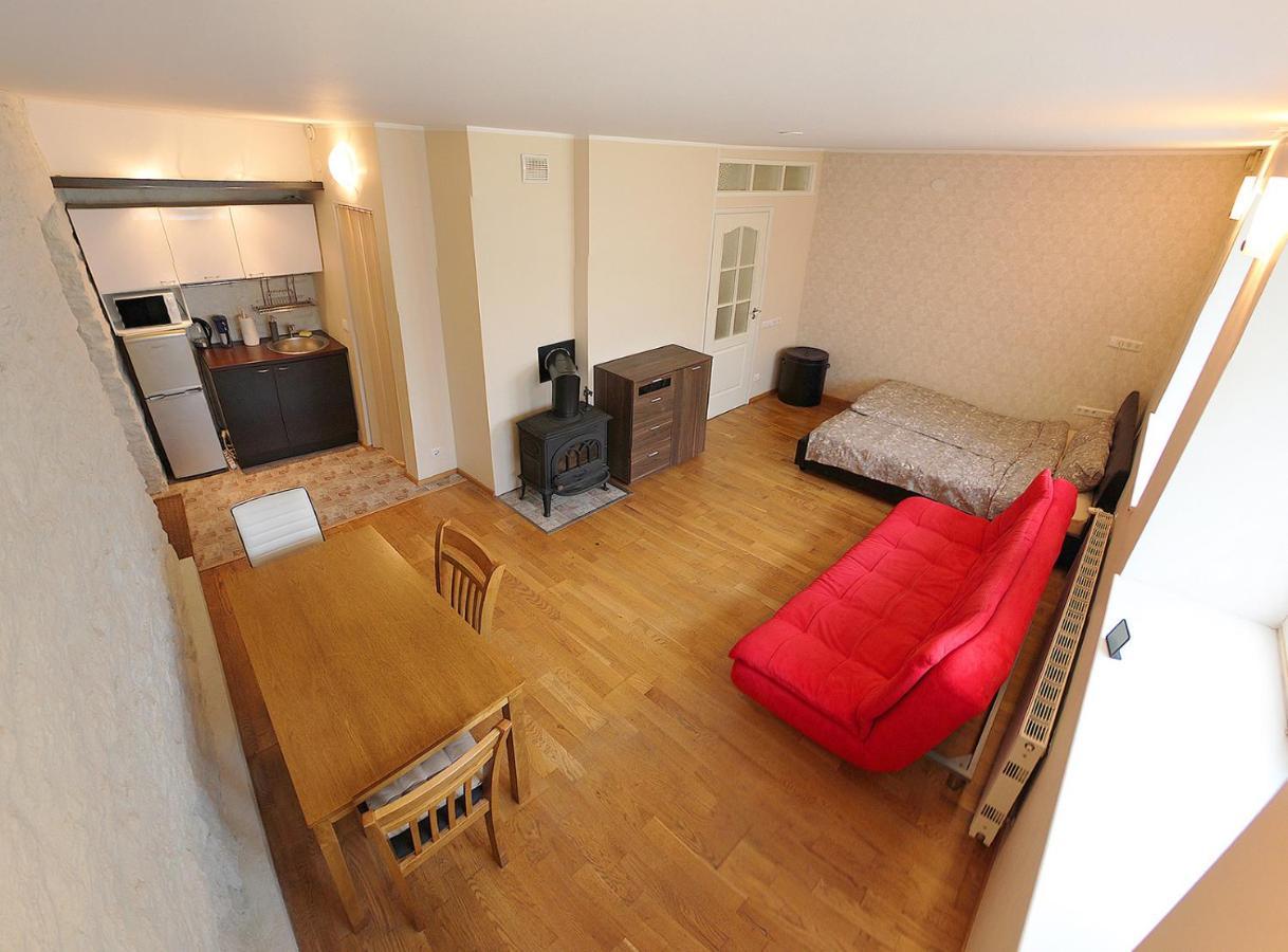 Quiet Kadriorg Street Apartment Талин Екстериор снимка